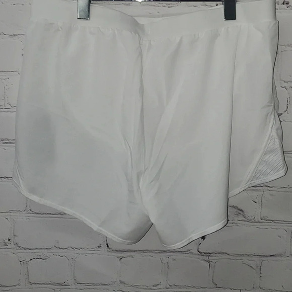 Under Armor Women's Loose White Athletic Running Shorts Size XL NWT - Picture 5 of 9